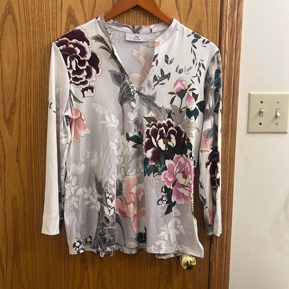 N Natori Luxury Sleepwear Lounge Floral Top